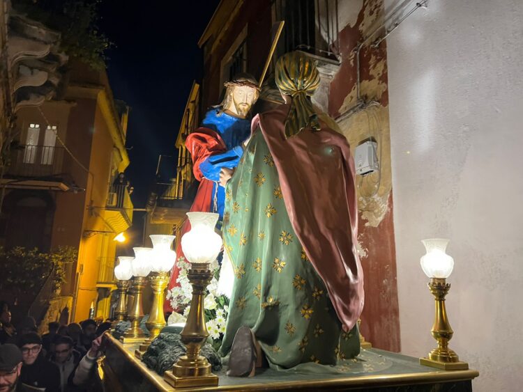 Settimana santa a Ragusa, la processione con il gruppo statuario de “La Veronica”