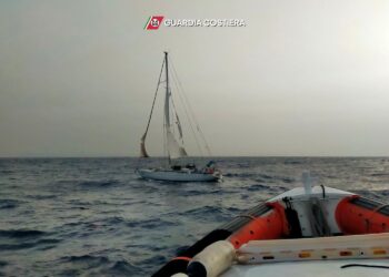 A dieci miglia nautiche dalla costa, salvato un diportista a Pozzallo