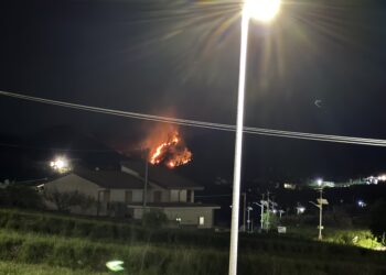 Giornata di paura a Giarratana, l’incendio a Monterotondo domato solo a tarda notte