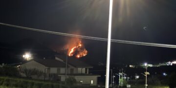 Giornata di paura a Giarratana, l’incendio a Monterotondo domato solo a tarda notte