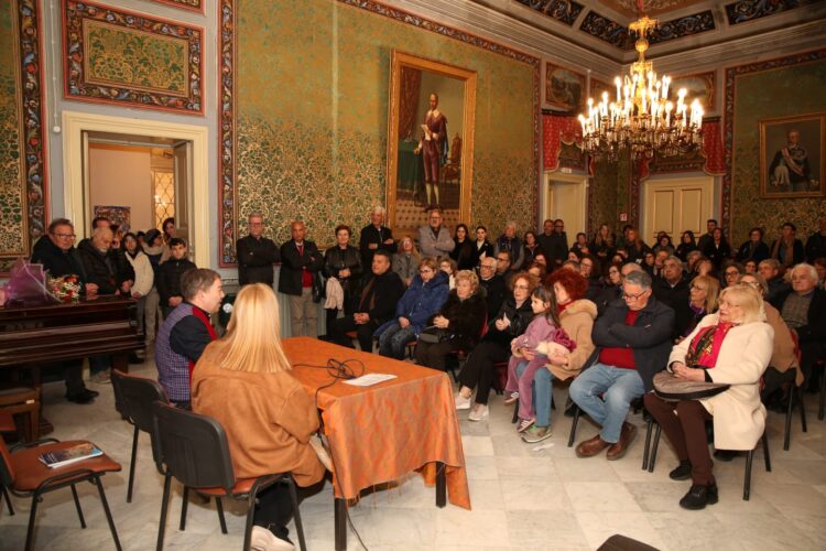 Scicli, la personale di Vincenza Trovato attira il grande pubblico