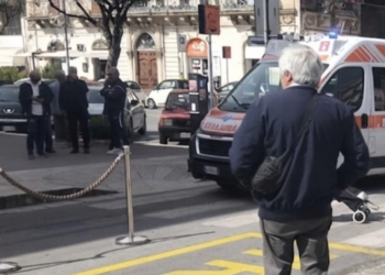 Modica, la mamma ha un malore mentre conduce la figlia con il passeggino: salvate entrambe
