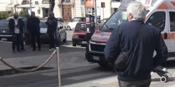 Modica, la mamma ha un malore mentre conduce la figlia con il passeggino: salvate entrambe