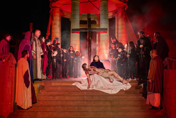 Vittoria e il Dramma sacro, partecipazione imponente