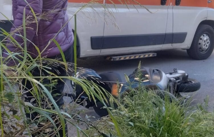 Modica, scontro tra auto e scooter: ferito un centauro