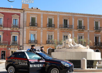 Comiso, dà fuoco all’appartamento della ex: albanese arrestato