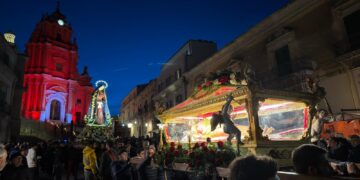 La processione del Venerdì santo nella città antica di Ragusa tra suggestioni e devozione