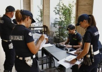 Controlli al mercato settimanale di Vittoria: sequestrati 50 chili di merce deperibile
