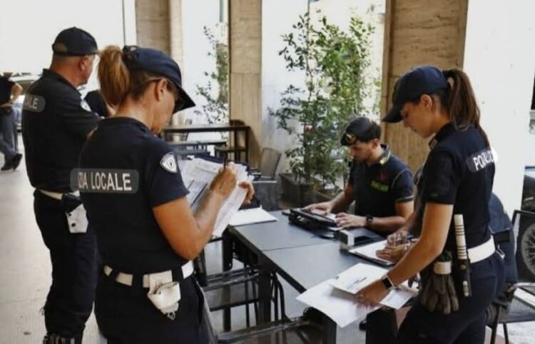 Controlli al mercato settimanale di Vittoria: sequestrati 50 chili di merce deperibile