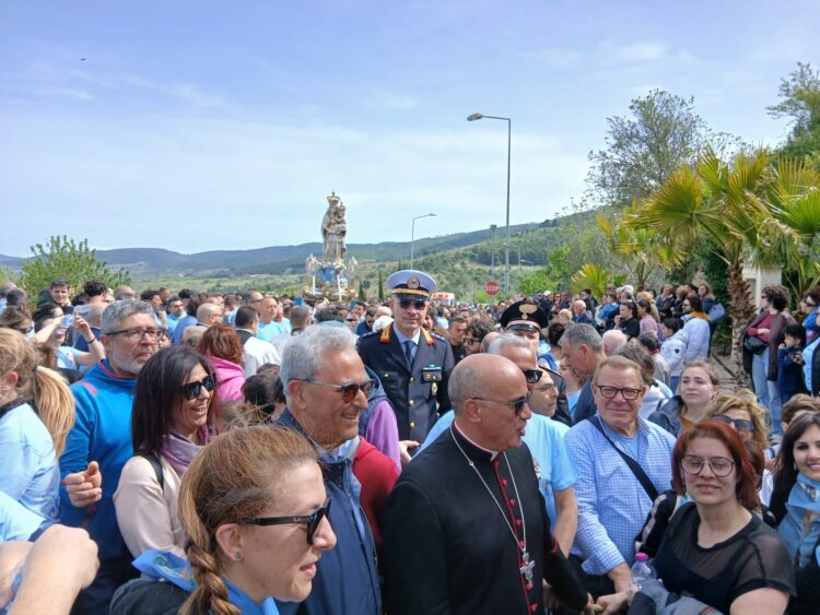 Chiaramonte e la salita della Madonna di Gulfi, anche il vescovo La Placa tra i devoti