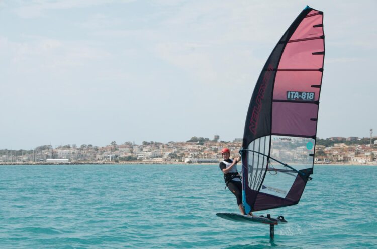 Arturo Schininà vola con la sua tavola, il giovane ragusano conquista il primo posto ai campionati nazionali Aicw