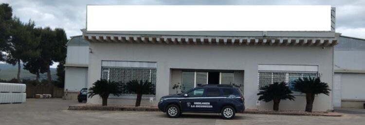 Comiso, presa di mira un’azienda siderurgica: ladri messi in fuga