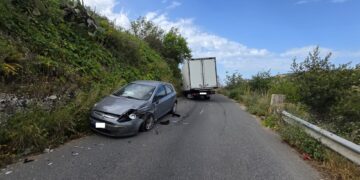 Incidente auto-camion nel tratto di strada che collega Modica a Scicli