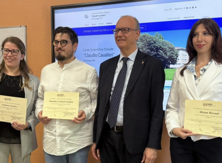 Premiato dal ministro Valditara il docente vittoriese eroe per caso