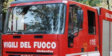 Modica, paura in centro storico: domato incendio in via Carlo Papa