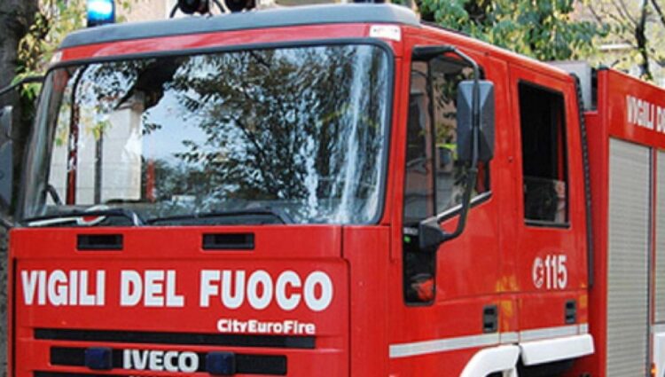Modica, paura in centro storico: domato incendio in via Carlo Papa