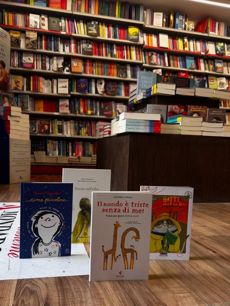Modica, chiede un libro e ruba nella borsetta della dipendente