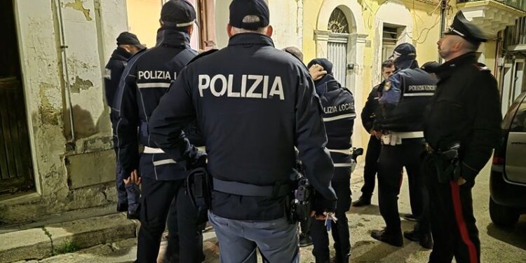 Controlli straordinari interforze a Ragusa, disposta l’espulsione di 21 cittadini stranieri