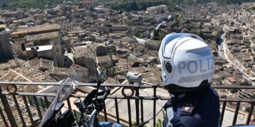 Controlli antidroga a Modica, perquisizioni con i cani poliziotto