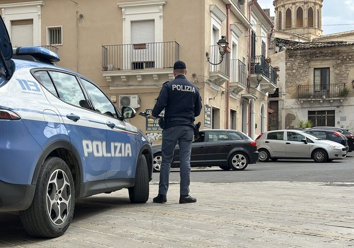 Comiso, la polizia di Stato ha dato seguito a due provvedimenti restrittivi
