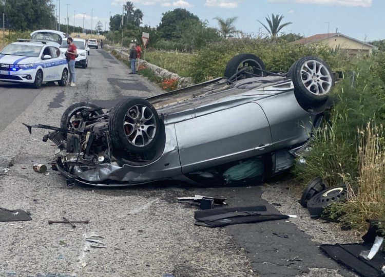 Modica, gravi condizioni per un 21enne rimasto coinvolto in un incidente stradale in contrada Crocevie Ciancia