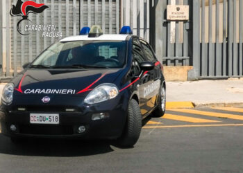 Pozzallo, minorenni trovati con droga e coltelli: denunciati per spaccio