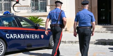 Maglia rubata del Ragusa calcio addosso a un pregiudicato: 25enne in carcere, 24enne denunciato per favoreggiamento
