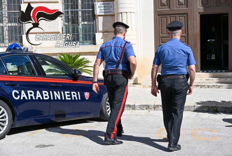 Maglia rubata del Ragusa calcio addosso a un pregiudicato: 25enne in carcere, 24enne denunciato per favoreggiamento