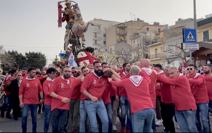 San Giorgio a Modica, la festa e le polemiche: ora la mano tesa dei portatori al vescovo di Noto
