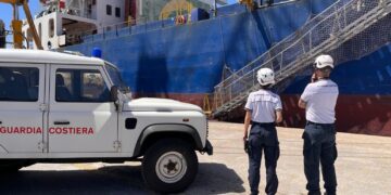 Porto di Pozzallo, fermata una nave mercantile