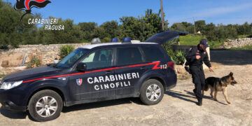 Ispica, droga nascosta in casa e nei mobili: due arresti e una denuncia