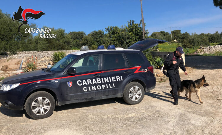 Ispica, droga nascosta in casa e nei mobili: due arresti e una denuncia