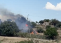 Vittoria, fiamme in viale del Tempio: l’incendio lambisce un’abitazione