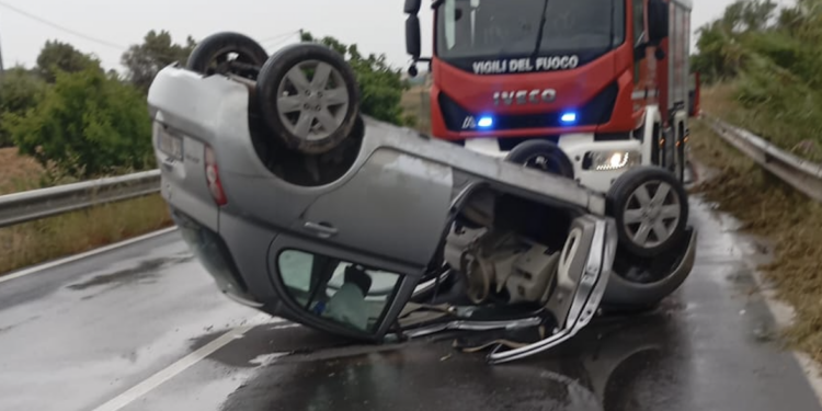 Vittoria-Gela, perde il controllo dell’auto che si ribalta più volte su stessa: ferito il conducente