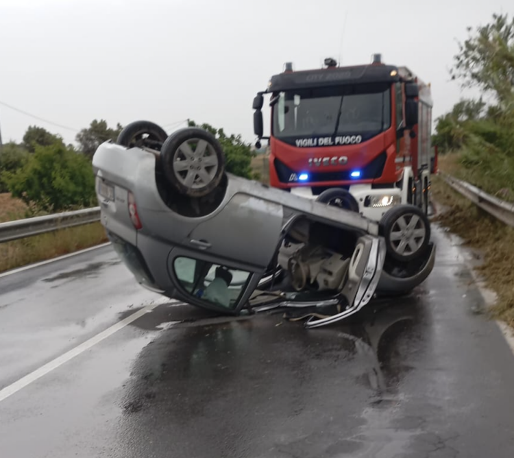 Vittoria-Gela, perde il controllo dell’auto che si ribalta più volte su stessa: ferito il conducente