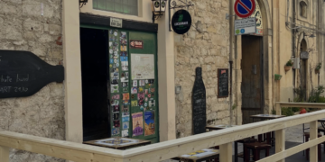 Furto notturno al Lucernaio pub a Ibla, i gestori: “Siamo già operativi”