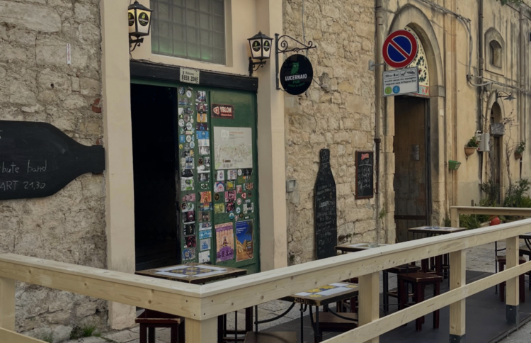 Furto notturno al Lucernaio pub a Ibla, i gestori: “Siamo già operativi”