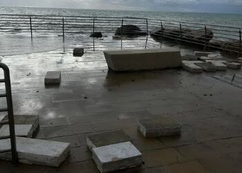 Marina di Modica, moletto interdetto dalla Capitaneria di porto: “Fate attenzione”