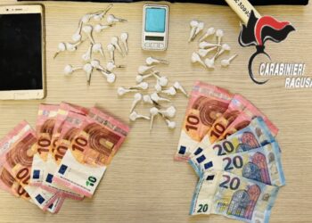Sorpreso a Ragusa mentre spaccia crack e cocaina: arrestato un 28enne