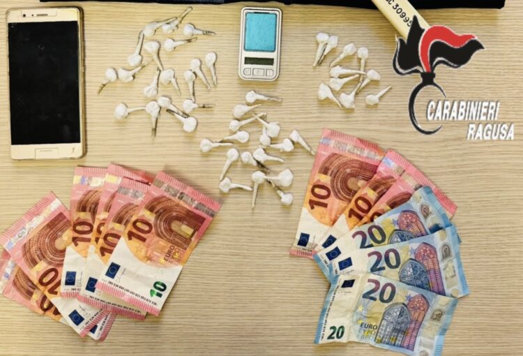 Sorpreso a Ragusa mentre spaccia crack e cocaina: arrestato un 28enne