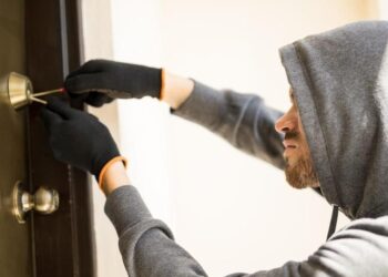 Marina di Modica, ladro negli chalet: compie tre colpi in una notte