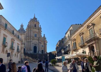 Ragusa Ibla, gli operatori turistici: “Paghiamo il biglietto aereo a chi sceglie le nostre strutture per pernottare”