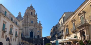 Ragusa Ibla, gli operatori turistici: “Paghiamo il biglietto aereo a chi sceglie le nostre strutture per pernottare”