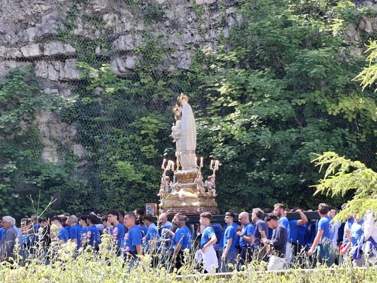 Chiaramonte Gulfi, il simulacro di Maria Santissima delle Grazie in chiesa Madre
