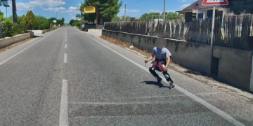 Vittoria, cerca di colpire le auto in transito. Fermato extracomunitario
