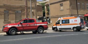 Ragusa, esplode il vetro di un forno in un’abitazione di via Di Vittorio: ferita una donna