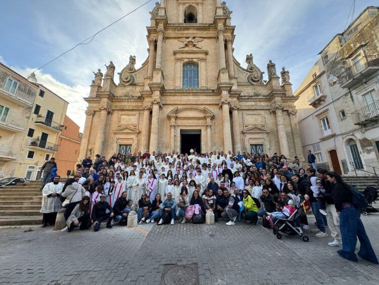 Ragusa, la festa dei ministranti con il vescovo La Placa