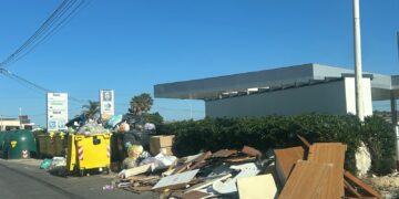 Modica, rifiuti abbandonati come se nulla fosse e le aree residenziali si trasformano in discarica