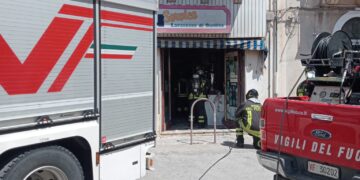 Scicli, principio d’incendio nella lavanderia Blu Service di via Neve