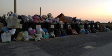 Degrado infinito lungo la costa di Marina Marza in territorio di Ispica